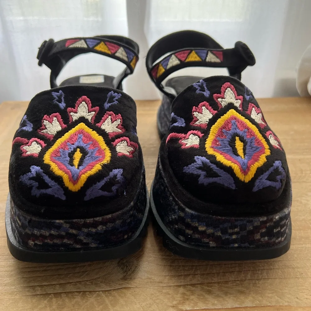 FARM Rio Embroidered Platform Shoe In Black Women’s Size 8 New
